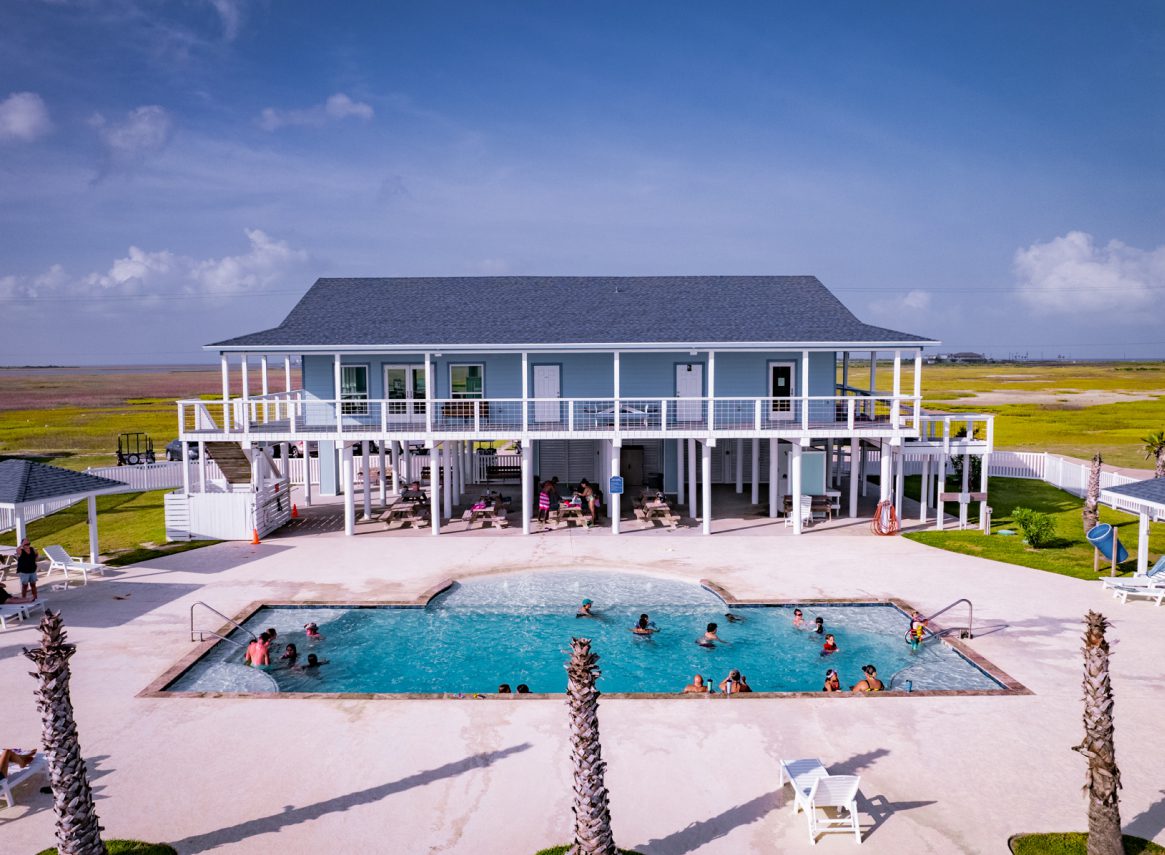 pool at Blue Water RV Resort
